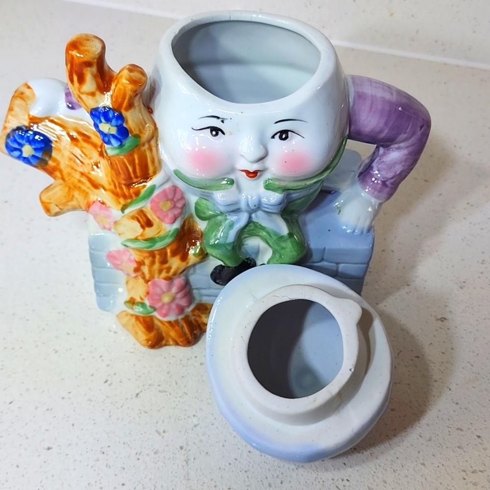 Vintage Humpty Dumpty TeaPot by Feitx in excellent condition.